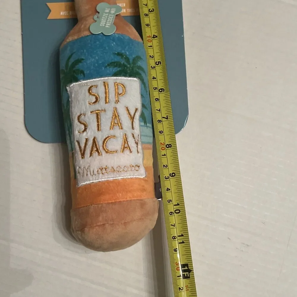 NWT Fringe Studio Plush Dog Toy Bottle Liquor Sip Stay Vacay Squeaker 💖💖